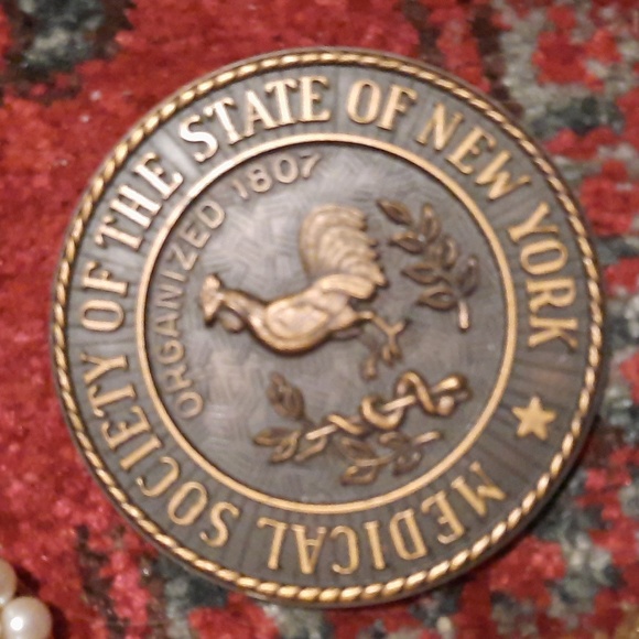 Vintage paperweight bronze. Felted back. Medical society NY - Picture 2 of 5